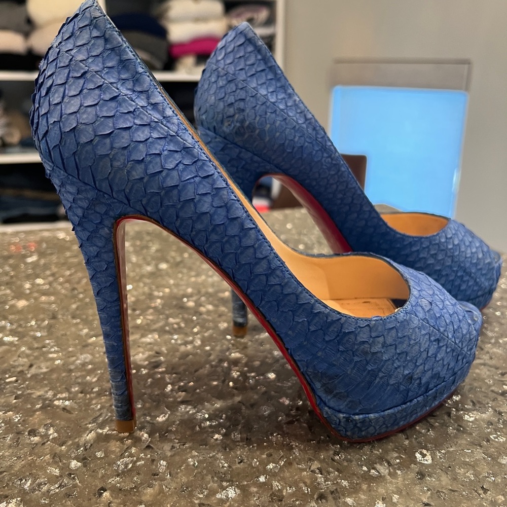 Christian Louboutin Blue Peep Tow 39.5 Pumps!